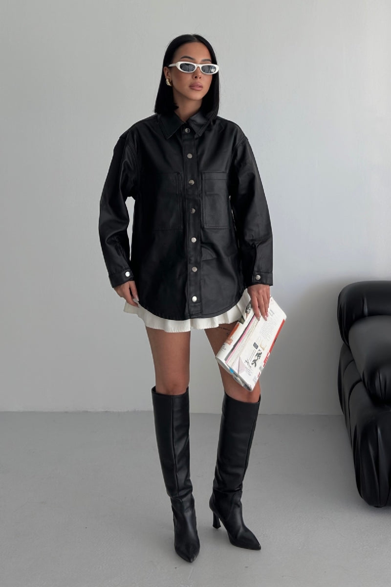 قميص جلد باللون الأسود