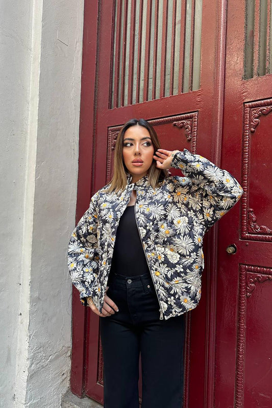 جاكيت قصير بنقشة الزهور