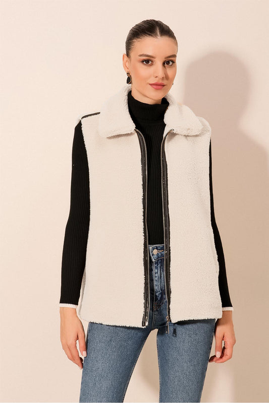 ڤيست صوف باللون الأبيض