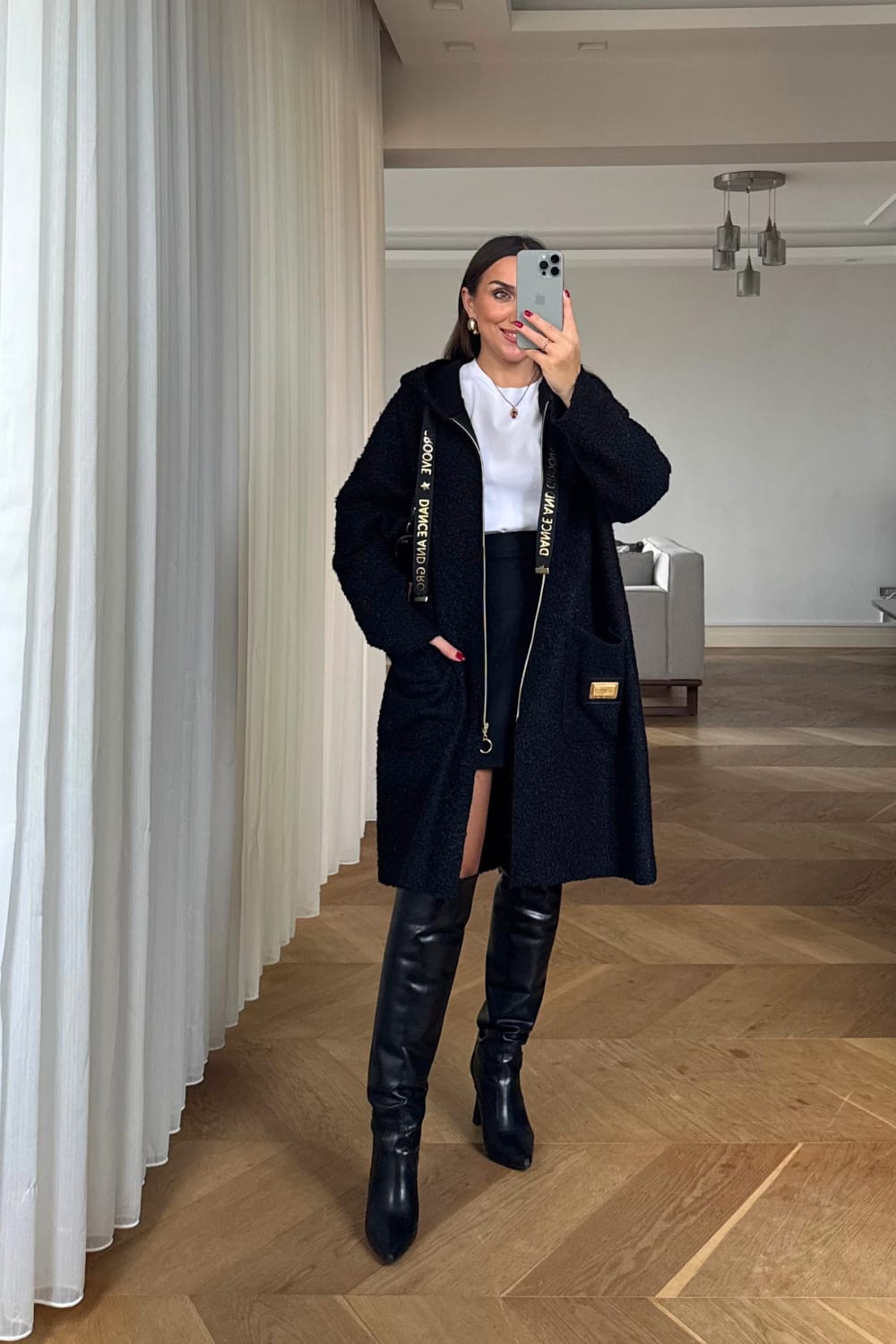 جاكيت صوف طويل مع سحاب باللون الأسود