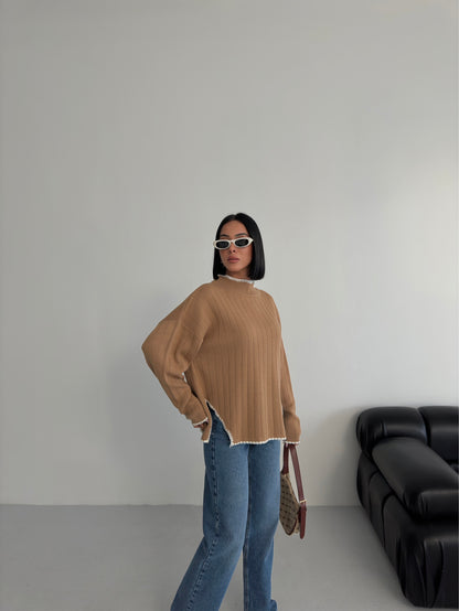 بلوزة باللون البيج