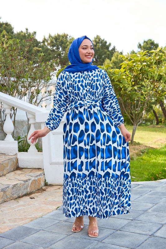 فستان أنيق باللون الأزرق مع حزام