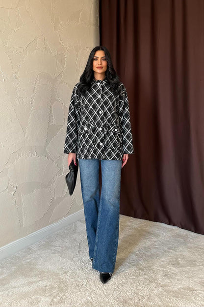 جاكيت باللون الأسود