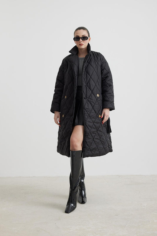 جاكيت مطري طويل باللون الأسود