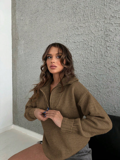 بلوزة مع سحاب بلون الكاراميل