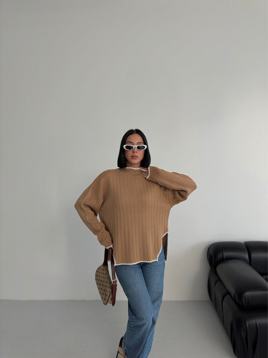 بلوزة باللون البيج