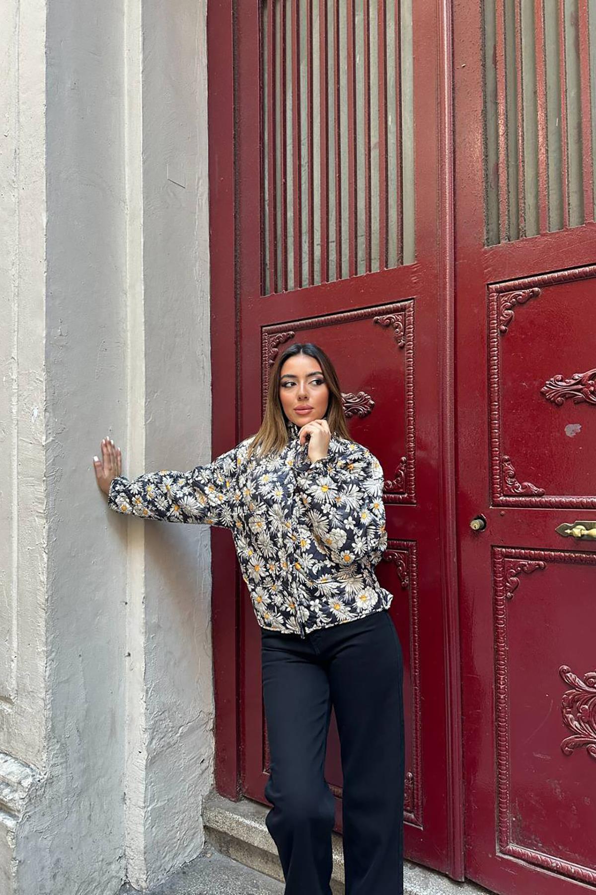 جاكيت قصير بنقشة الزهور