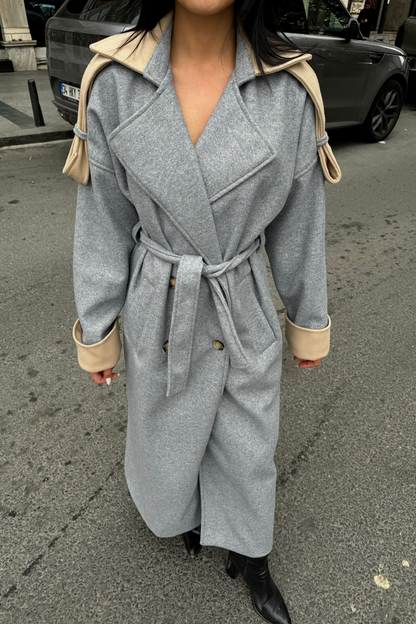 كوت طويل باللون الرصاصي الفاتح