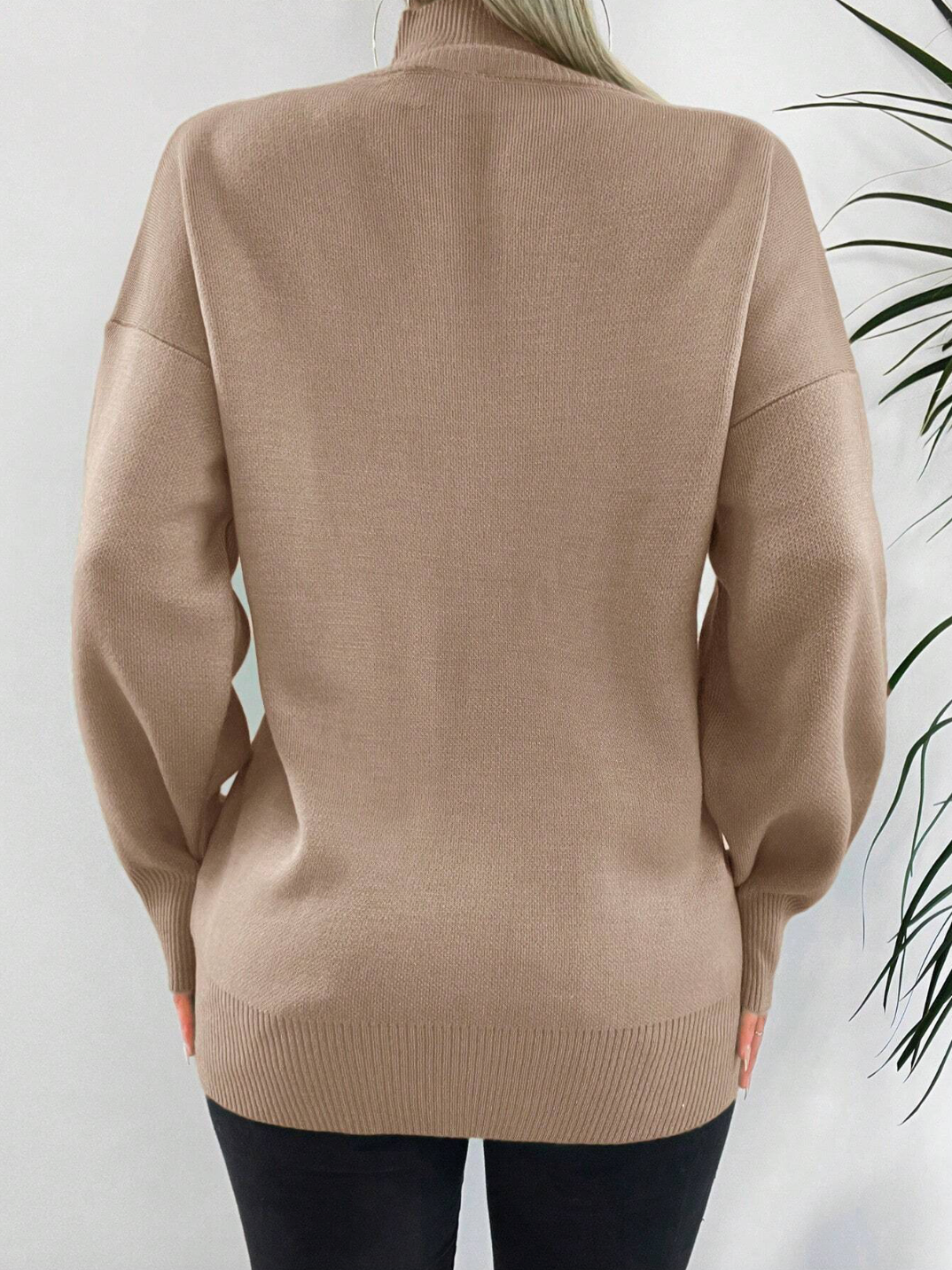 بلوزة صوف ناعم باللون البيج