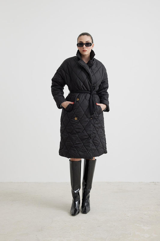 جاكيت مطري طويل باللون الأسود