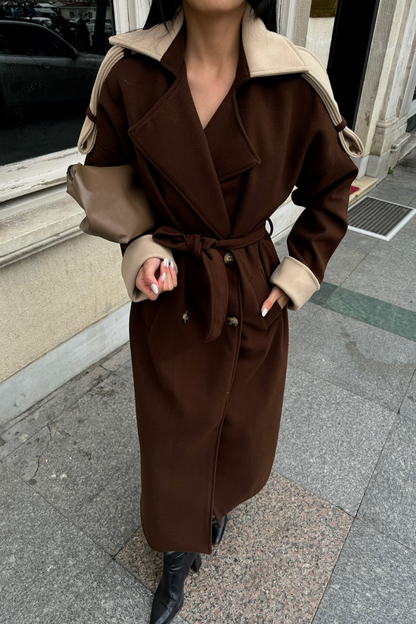 كوت طويل باللون البني