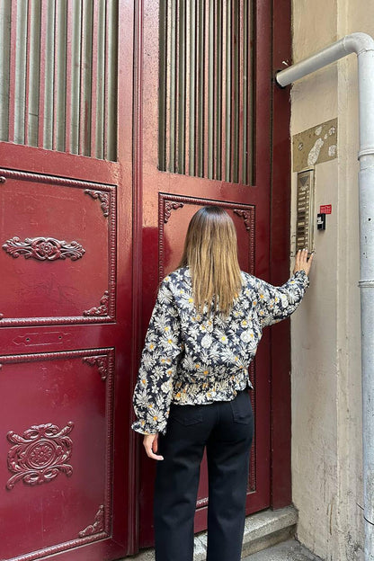 جاكيت قصير بنقشة الزهور