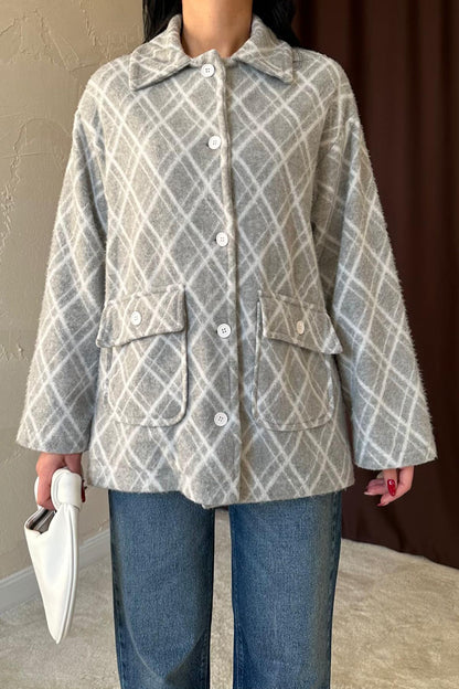 جاكيت باللون الرصاصي الفاتح