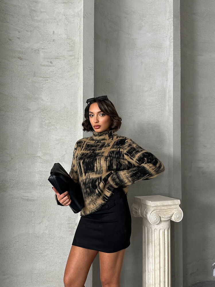 بلوزة قصيرة بتصميم جذاب