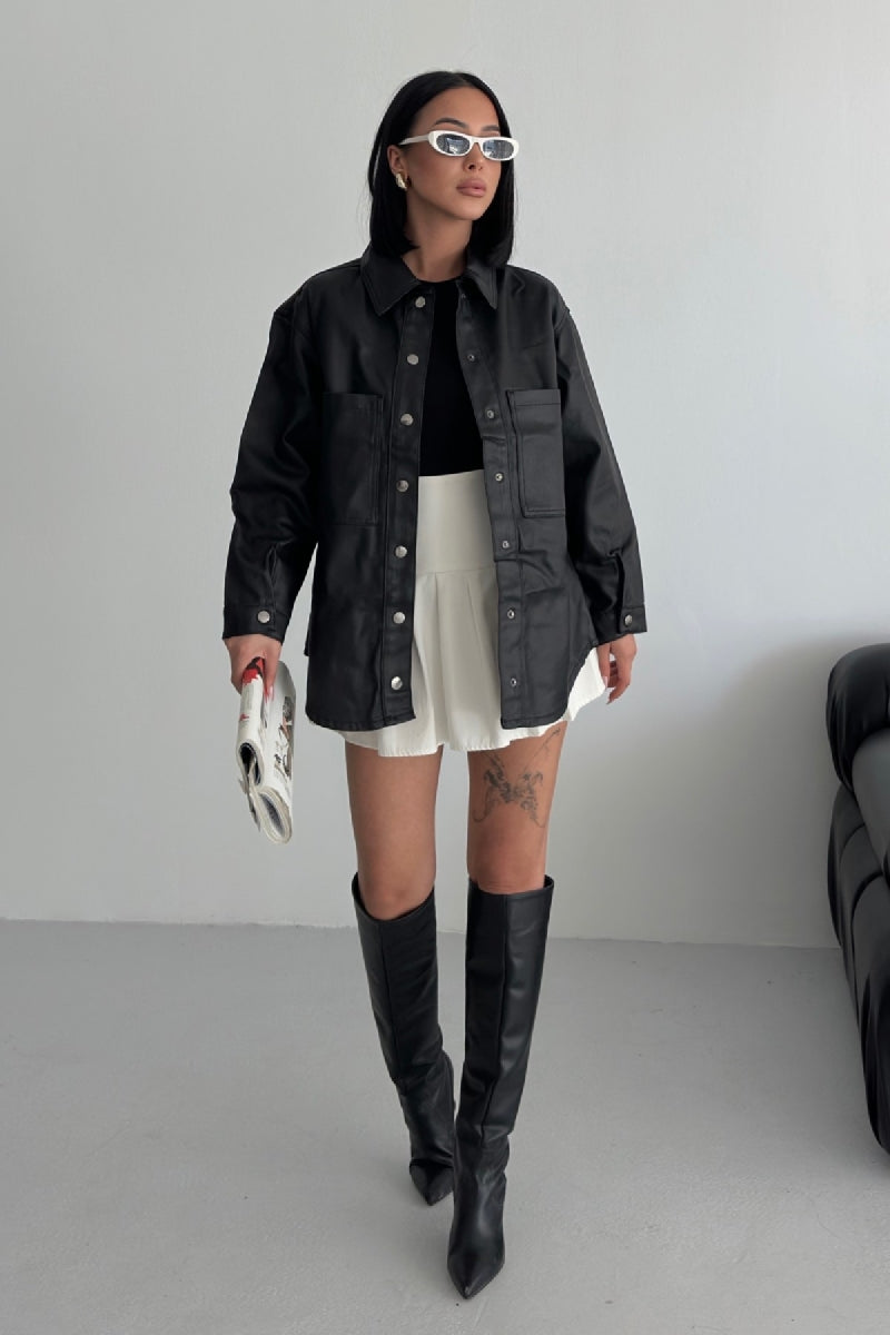 قميص جلد باللون الأسود