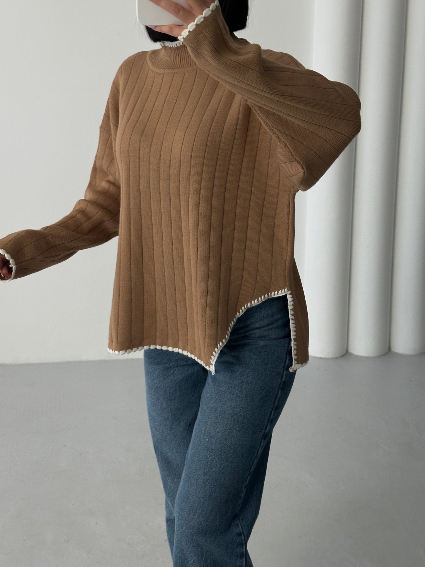 بلوزة باللون البيج