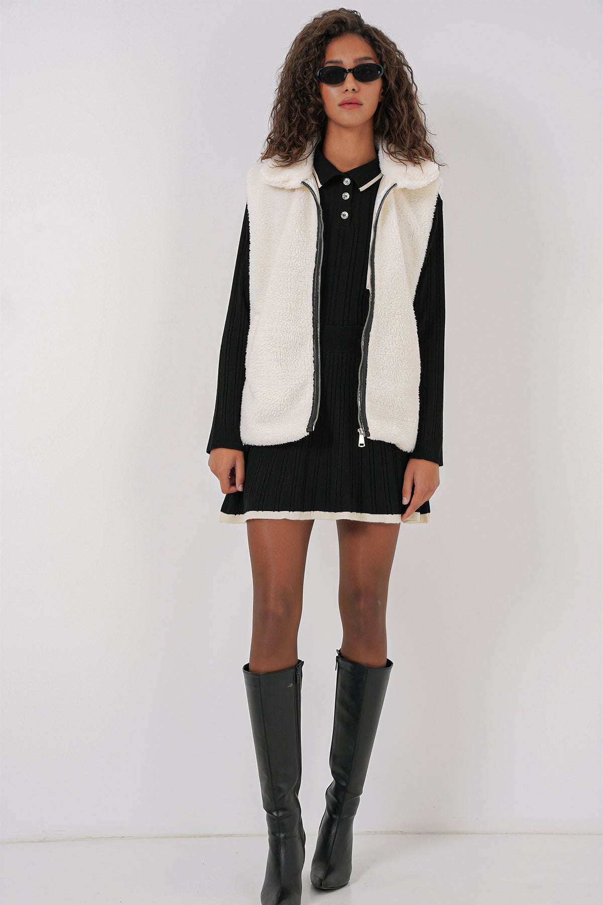 ڤيست صوف باللون الأبيض