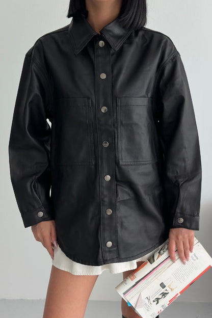 قميص جلد باللون الأسود