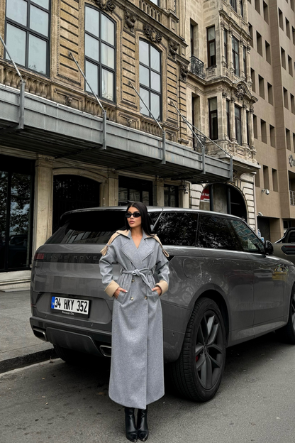 كوت طويل باللون الرصاصي الفاتح