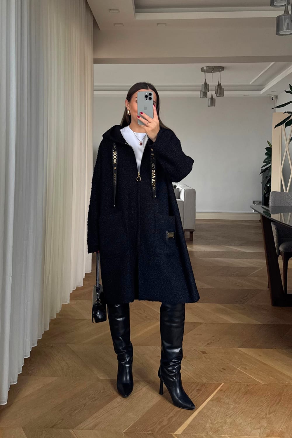 جاكيت صوف طويل مع سحاب باللون الأسود