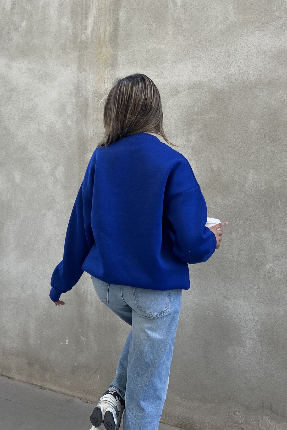 بلوزة قصيرة باللون الازرق