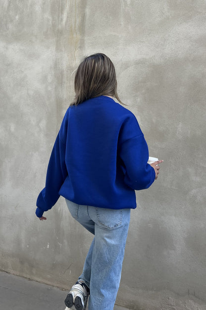 بلوزة قصيرة باللون الازرق