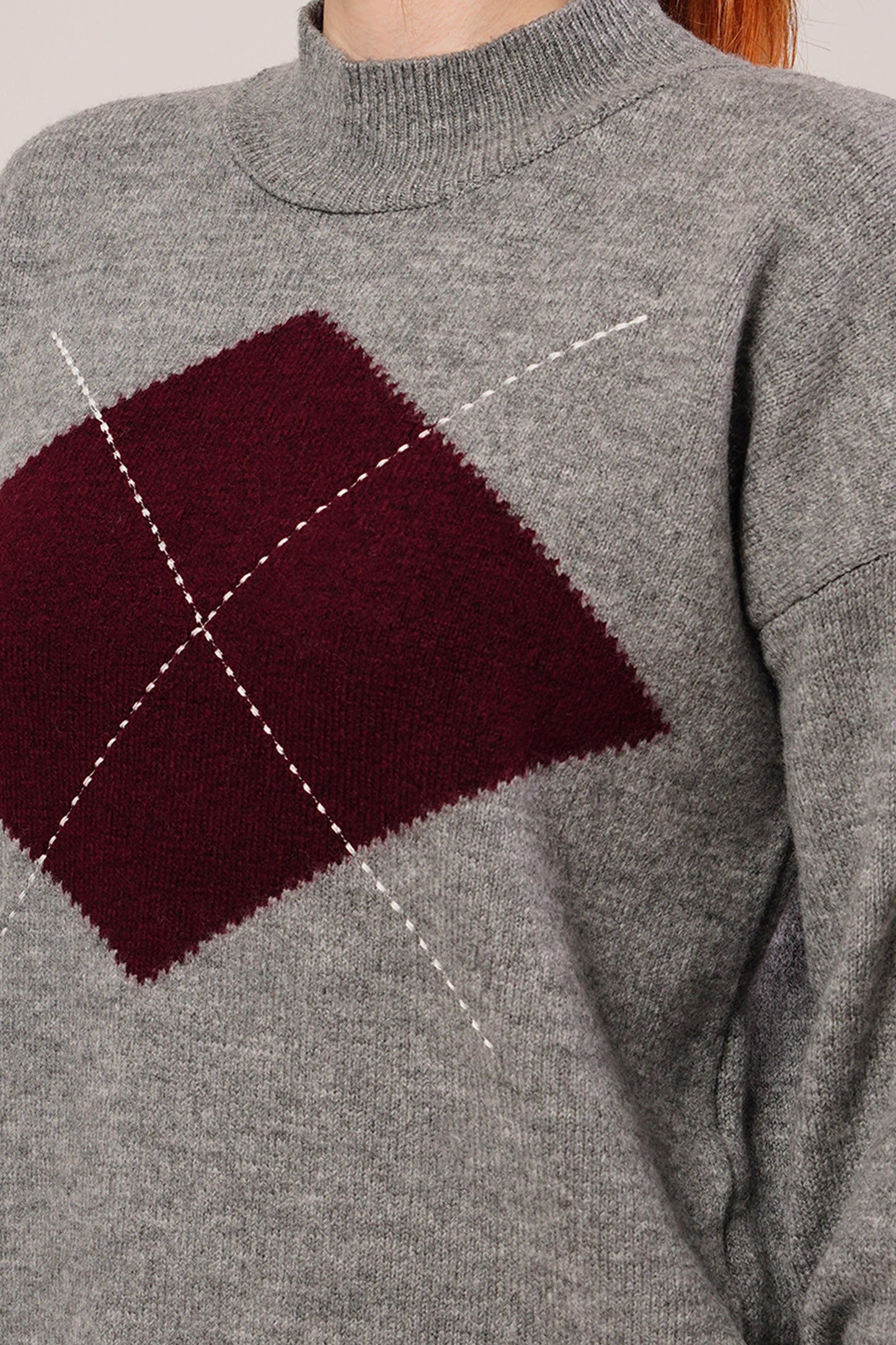 بلوزة صوف قصيرة باللون الرصاصي