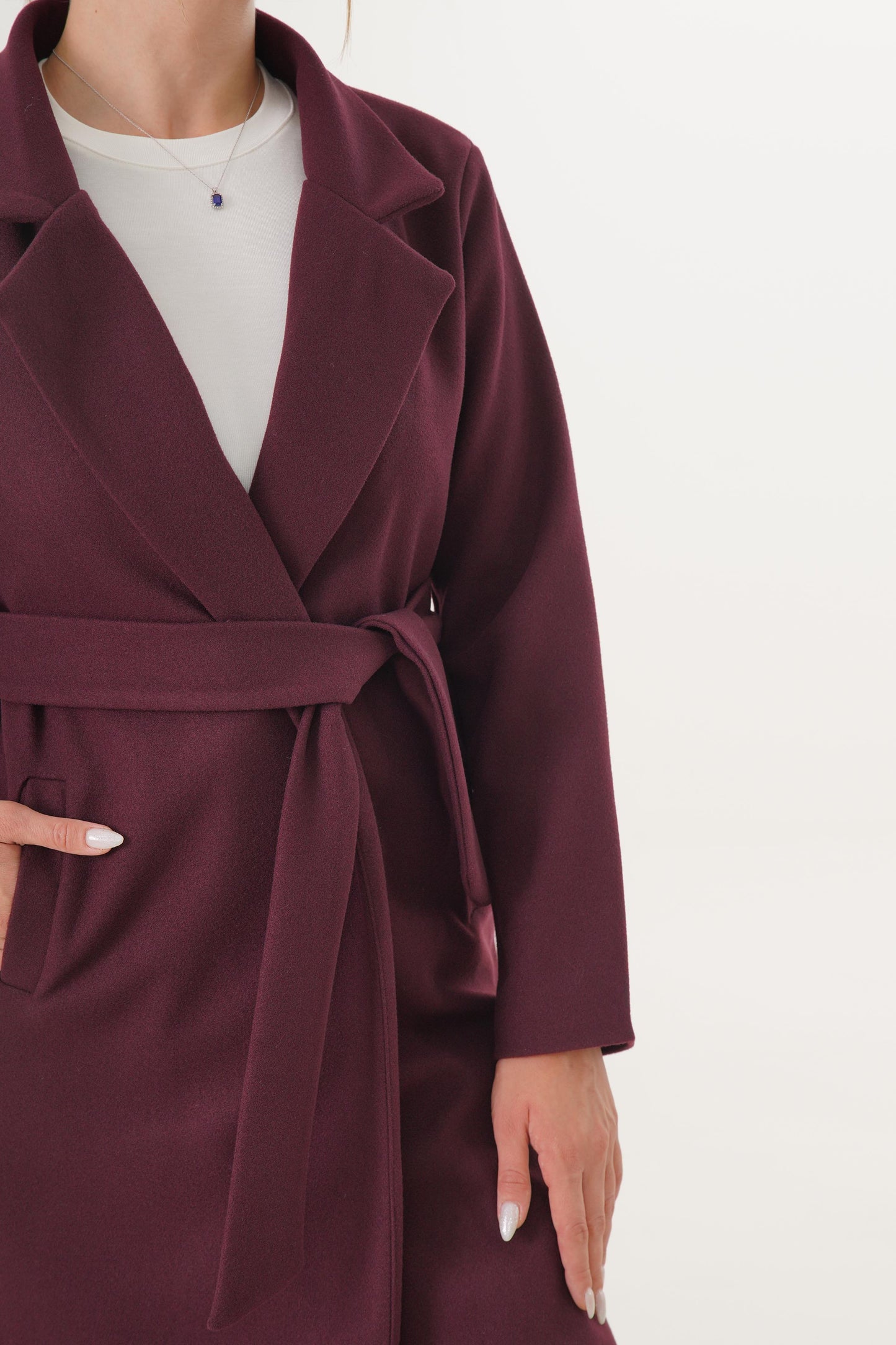 كوت طويل باللون الماروني