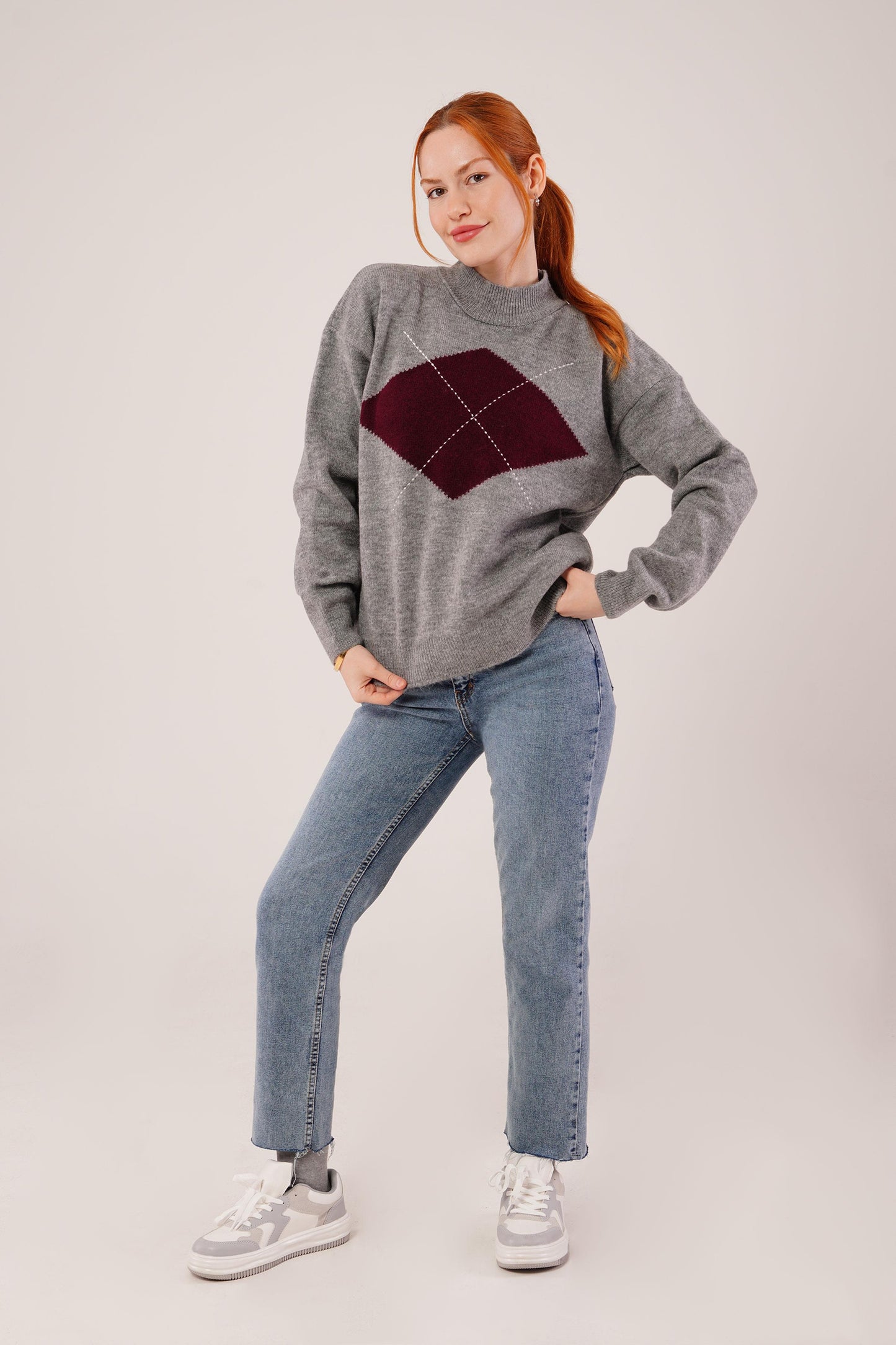 بلوزة صوف قصيرة باللون الرصاصي