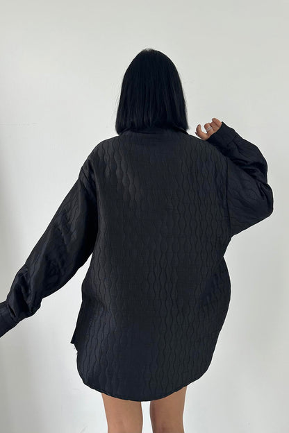 قميص شتائي باللون الأسود