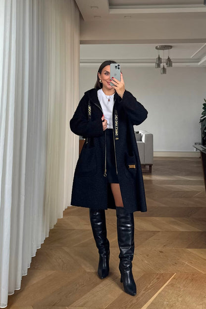 جاكيت صوف طويل مع سحاب باللون الأسود