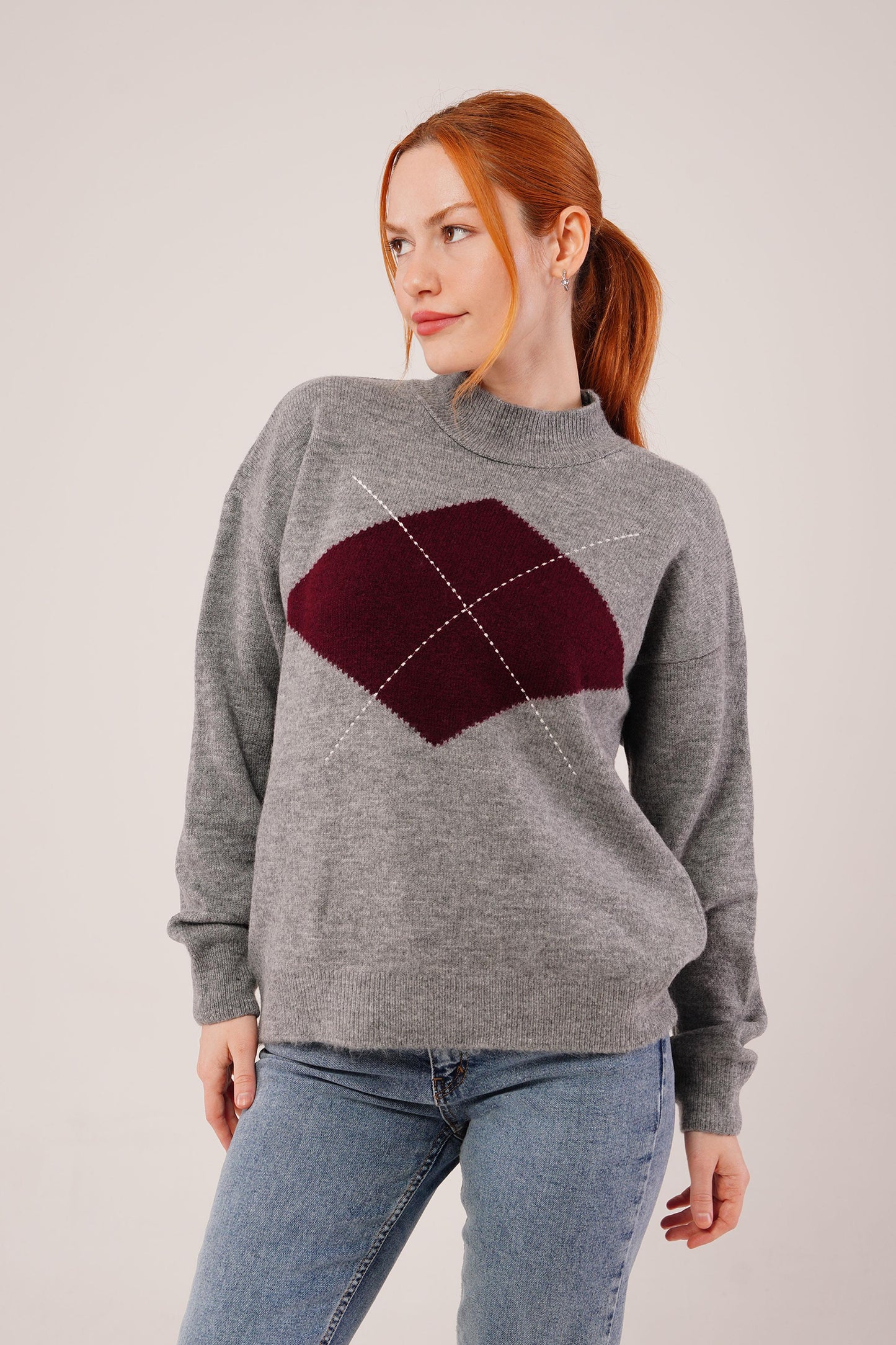 بلوزة صوف قصيرة باللون الرصاصي