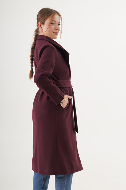 كوت طويل باللون الماروني