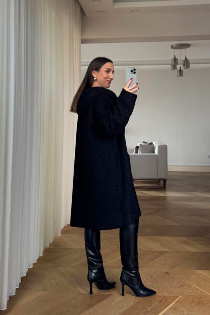 جاكيت صوف طويل مع سحاب باللون الأسود