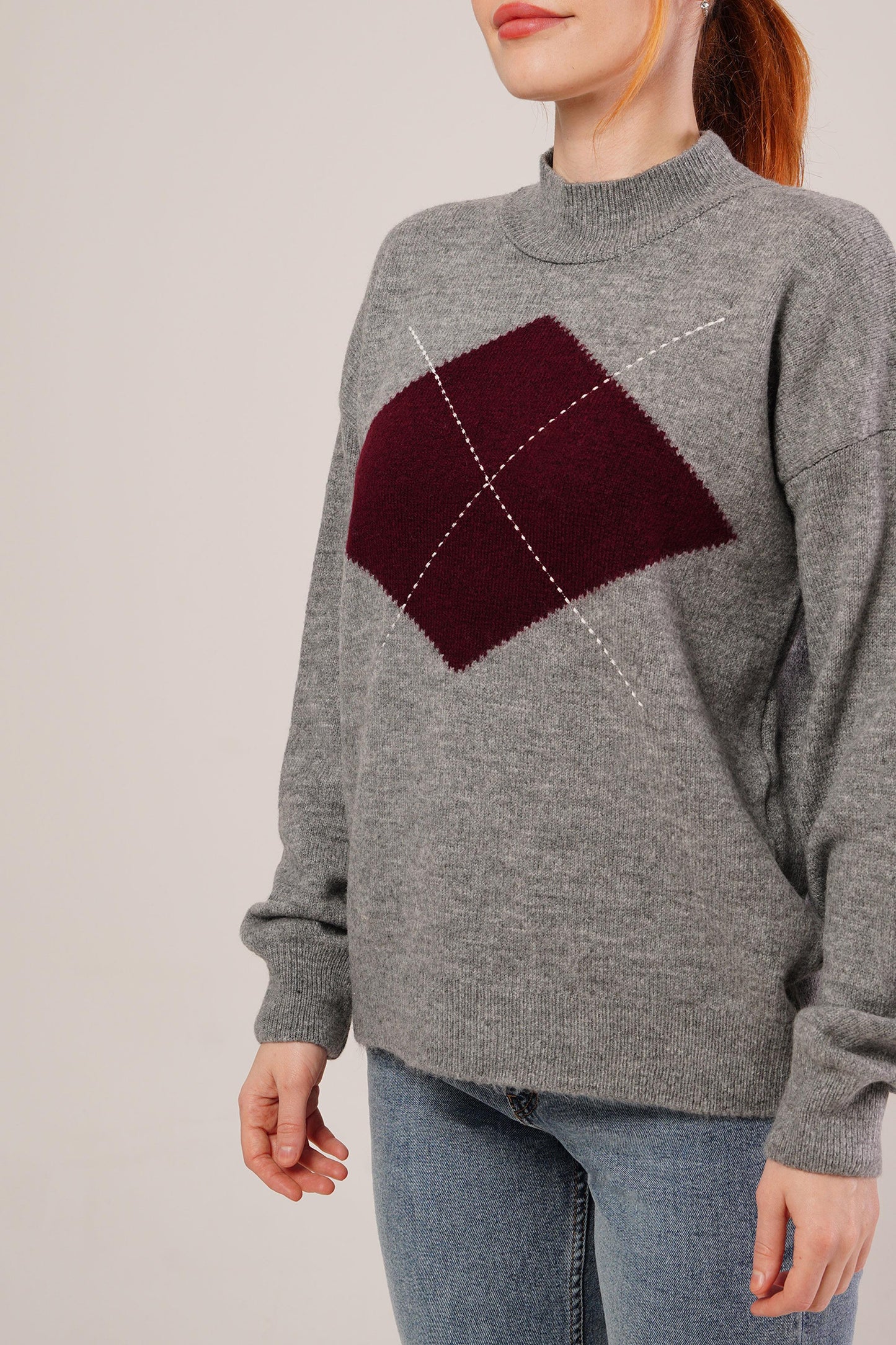 بلوزة صوف قصيرة باللون الرصاصي